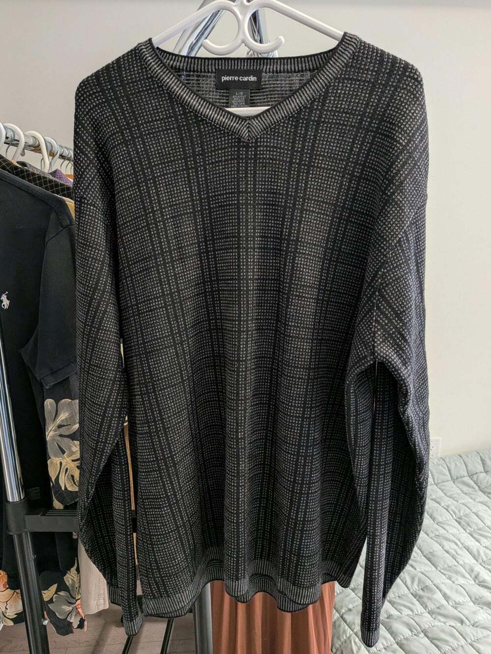 Pierre Cardin Men's V-Neck Sweater – Black Grey Textured Knit - Y2K - Men's Larg